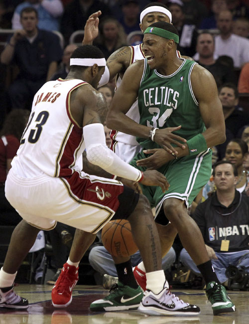 皇马客战巴列卡诺大名单：姆巴佩领衔，米利唐、阿拉巴在列（皇马客场挑战巴列卡诺名单出炉：姆巴佩领衔，米利唐、阿拉巴入选）