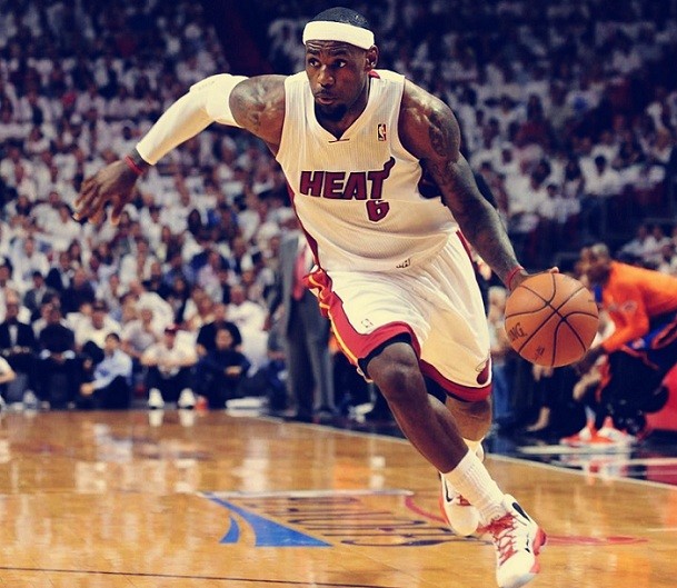 哈兰德自英超首秀以来13次中框，同期仅次于努涅斯和B费（哈兰德英超至今13次击中门框，仅逊努涅斯与B费）