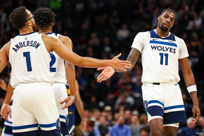 争议点球助利物浦小胜，清算萨拉赫比赢球更有流量（利物浦靠争议点球险胜，炒作萨拉赫比赛果更吸睛）