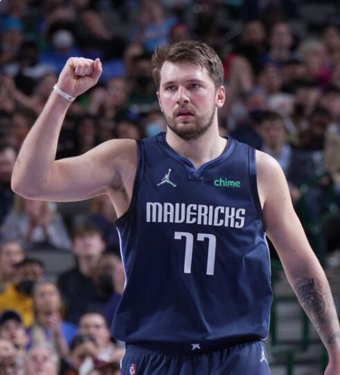 科隆vs圣保利：比尔特、卡明斯基首发，杰克逊-欧文、藤田让瑠奇马出战（科隆对阵圣保利：比尔特、卡明斯基首发，杰克逊-欧文、藤田让瑠、奇马登场）