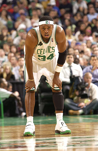 帽子戏法，莱万当选塞尔塔vs巴萨全场最佳（莱万戴帽，荣膺塞尔塔战巴萨全场最佳）