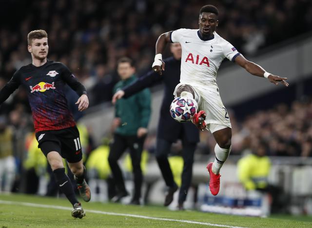 吉鲁帽子戏法助阿森纳3-0胜奥林匹亚科斯晋级欧冠16强（吉鲁戴帽，阿森纳3-0击败奥林匹亚科斯，挺进欧冠16强）