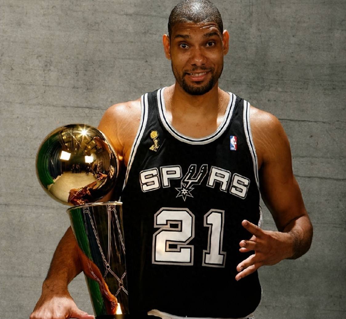 曝前海港外援奥斯卡已决定挂靴 其资产预计超过13亿元（据报道，前上海海港外援奥斯卡决定退役，个人资产或超13亿元）