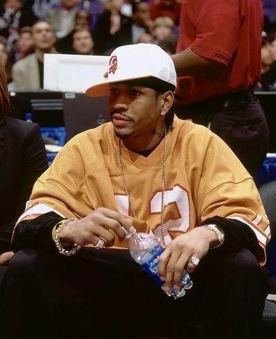 利物浦双星身价暴跌2000万欧！克洛普遗留下的阵容隐患爆发（利物浦两将身价缩水2000万欧，克洛普遗留阵容短板集中暴露）