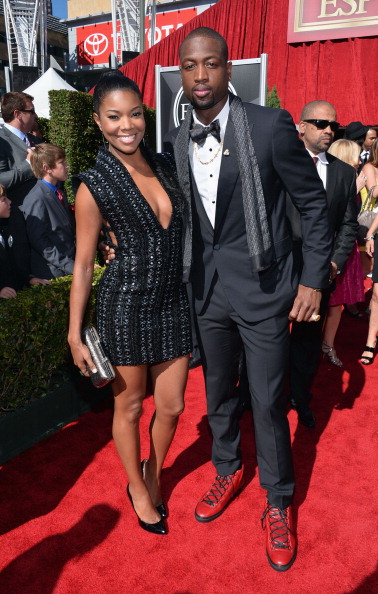 巴塞罗那与皇家贝蒂斯的西甲对决：谁将笑到最后？（西甲之战：巴塞罗那 vs 皇家贝蒂斯，鹿死谁手？）