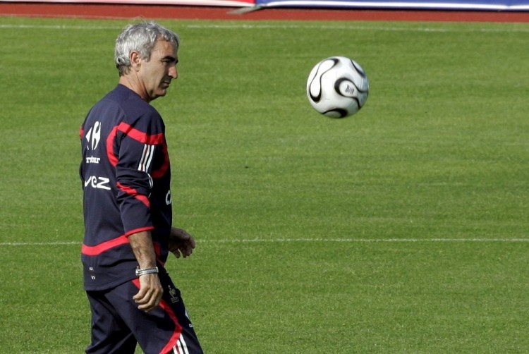 体操新星斩获五金 赛艇健儿破浪夺魁“东莞飞人”卫冕落泪（体操新秀豪取五金 赛艇桨手乘风折桂“东莞飞人”卫冕泪洒赛场）