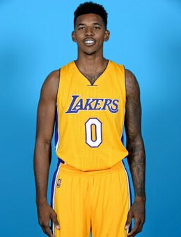 半场战报：阿拉维斯1-0皇家社会（中场比分：阿拉维斯1-0领先皇家社会）