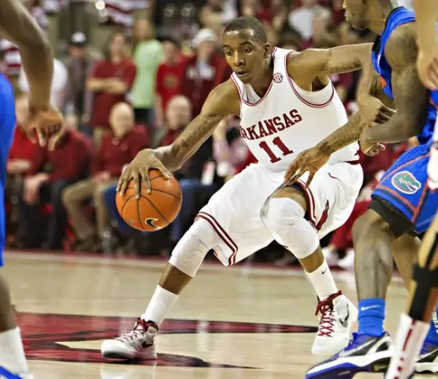 苏亚雷斯：在很多事情上我并不是榜样，我知道也接受这一点（苏亚雷斯：在许多方面我称不上榜样，这一点我明白并已接受）