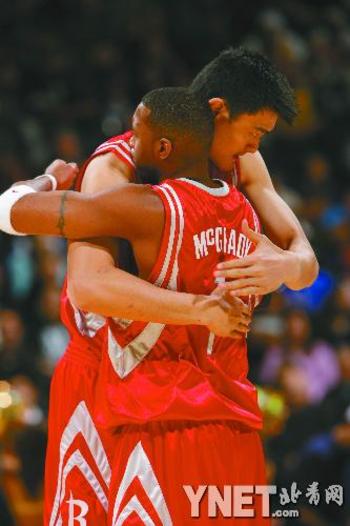 普拉蒂尼等尤文传奇与一线队见面，并参观海瑟尔惨案纪念碑（普拉蒂尼等尤文名宿与一线队会面，赴海瑟尔惨案纪念碑致敬）